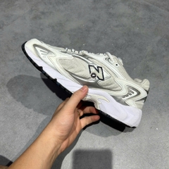NEW BALANCE 725 ‘METALLIC SILVER / WHITE’ ML725B SIZE 43 GIÀY 2HAND CHÍNH HÃNG PVN20348