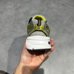 NEW BALANCE 530 'SILVER YELLOW' MR530SC SIZE 44.5 GIÀY 2HAND CHÍNH HÃNG PVN20305