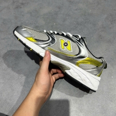 NEW BALANCE 530 'SILVER YELLOW' MR530SC SIZE 44.5 GIÀY 2HAND CHÍNH HÃNG PVN20305
