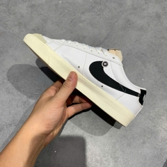 NIKE BLAZER LOW '77 NỮ WHITE/BLACK DC4769 102 SIZE 37.5 GIÀY 2HAND CHÍNH HÃNG PVN20911