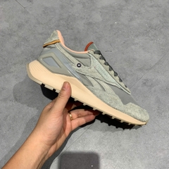 REEBOK X LOONEY TUNES CLASSIC LEGACY AZ GW4301 SIZE 38.5 GIÀY 2HAND CHÍNH HÃNG PVN20932