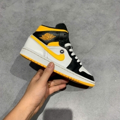 NIKE AIR JORDAN 1 MID SE 'LASER ORANGE BLACK' CV5276-107 SIZE 36.5 GIÀY 2HAND CHÍNH HÃNG PVN20731