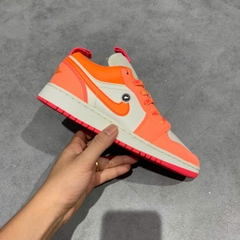 AIR JORDAN 1 LOW UTILITY GS 'CRIMSON PULSE' DJ0530-801 SIZE 38 GIÀY 2HAND CHÍNH HÃNG PVN20726
