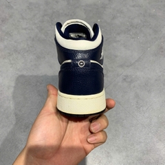 NIKE AIR JORDAN 1 MID GS OBSIDIAN WHITE METALLIC GOLD 554725-174 SIZE 37.5 GIÀY 2HAND CHÍNH HÃNG PVN20742