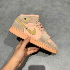 NIKE AIR JORDAN 1 MID SE (GS) 'CORAL STARDUST' BQ6931 600 SIZE 38.5 GIÀY 2HAND CHÍNH HÃNG PVN20736