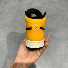AIR JORDAN 1 MID 'UNIVERSITY GOLD BLACK' (GS) 554725-700 SIZE 36.5 GIÀY 2HAND CHÍNH HÃNG PVN20739