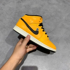 AIR JORDAN 1 MID 'UNIVERSITY GOLD BLACK' (GS) 554725-700 SIZE 36.5 GIÀY 2HAND CHÍNH HÃNG PVN20739