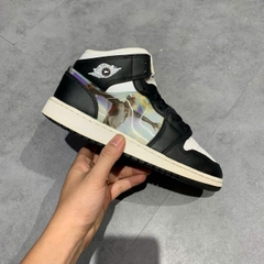 AIR JORDAN 1 MID GS 'HOLOGRAM' DR9495 001 SIZE 38 GIÀY 2HAND CHÍNH HÃNG PVN20715