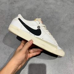 NIKE BLAZER LOW '77 VINTAGE 'WHITE BLACK' DA6364 101 SIZE 42.5 GIÀY 2HAND CHÍNH HÃNG PVN20416