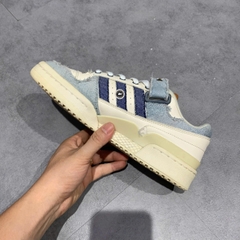 ADIDAS FORUM LOW BLUE CLOUD WHITE HQ6334 SIZE 40 2/3 GIÀY 2HAND CHÍNH HÃNG PVN20606