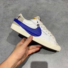 NIKE BLAZER LOW '77 JUMBO 'WHITE OLD ROYAL' DQ8768 100 SIZE 40.5 GIÀY 2HAND CHÍNH HÃNG PVN20517