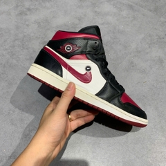 NIKE AIR JORDAN 1 MID 'BRED TOE' 554724 066 SIZE 41 GIÀY 2HAND CHÍNH HÃNG PVN20645