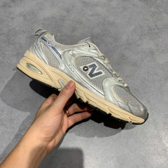 NEW BALANCE 530 'SILVER METALLIC & MOONBEAM' MR530VS SIZE 41.5 GIÀY 2HAND CHÍNH HÃNG  PVN21038