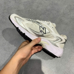 NEW BALANCE 725 'METALLIC SILVER WHITE' ML725B SIZE 41.5 GIÀY 2HAND CHÍNH HÃNG PVN21039