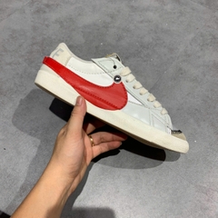 Nike Blazer Low '77 Jumbo White University Red DQ8769 100 SIZE 42.5 GIÀY 2HAND CHÍNH HÃNG PVN21107