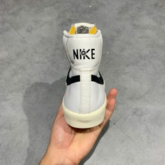 NIKE BLAZER MID '77 VINTAGE 'WHITE BLACK' BQ6806-100 SIZE 43 GIÀY 2HAND CHÍNH HÃNG PVN21264