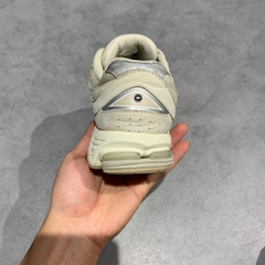 NEW BALANCE 2002R 'LINEN FOG' M2002RAA SIZE 39.5 GIÀY 2HAND CHÍNH HÃNG PVN21226