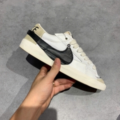 NIKE BLAZER LOW '77 JUMBO WHITE BLACK SAIL DQ1470-101 SIZE 40.5 GIÀY 2HAND CHÍNH HÃNG PVN21201