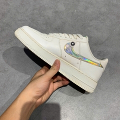 Nike Wmns Air Force 1 Low 'Iridescent Swoosh' CJ1646-100 SIZE 40 GIÀY 2HAND CHÍNH HÃNG PVN21210