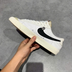 NIKE BLAZER LOW '77 VINTAGE 'WHITE BLACK' DA6364 101 SIZE 43 GIÀY 2HAND CHÍNH HÃNG PVN21205