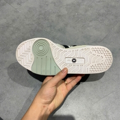 🔥 ADIDAS COURTIC – SIZE 42 – PVN22440 – CHÍNH HÃNG