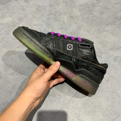 🔥 ADIDAS FORUM LOW ‘DARK WITCH’ – SIZE 42 – PVN22610 – CHÍNH HÃNG