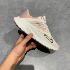 🔥 Nike Quest 3 ’Platinum Tint/Metallic Red Bronze’ – SIZE 36 – PVN22943 – CHÍNH HÃNG