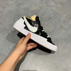 🔥 Nike Blazer Low Sacai Black Patent Leather – SIZE 40 – PVN22879 – CHÍNH HÃNG