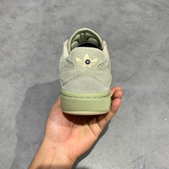 🔥 ADIDAS COURTIC ‘GREEN / WHITE’ – SIZE 40 2/3 – PVN22838 – CHÍNH HÃNG