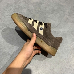 🔥 ADIDAS ADIMATIC ‘DARK BROWN / CLOUD WHITE / EARTH STRATA’ – SIZE 40 – PVN22871 – CHÍNH HÃNG