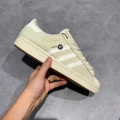 🔥 ADIDAS SUPERSTAR ‘OFF WHITE / DARK GREEN’ – SIZE 44 – PVN22903 – CHÍNH HÃNG