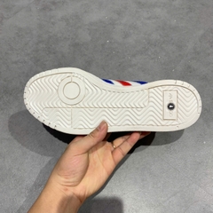 🔥 ADIDAS TEAM COURT ‘WHITE/ROYAL SCARLET’ – SIZE 41 1/3 – PVN23617 – CHÍNH HÃNG