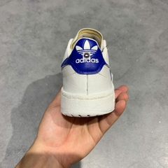 🔥 ADIDAS TEAM COURT ‘WHITE/ROYAL SCARLET’ – SIZE 41 1/3 – PVN23617 – CHÍNH HÃNG