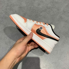 🔥 NIKE AIR JORDAN 1 LOW “LIGHT MADDER ROOT” – SIZE 36 – PVN23727 – CHÍNH HÃNG