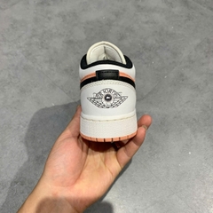 🔥 NIKE AIR JORDAN 1 LOW “LIGHT MADDER ROOT” – SIZE 36 – PVN23727 – CHÍNH HÃNG