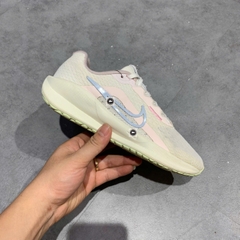 🔥 NIKE DOWNSHIFTER 13 “PEARL PINK / FOOTBALL GREY” – SIZE 36 – PVN23836 – CHÍNH HÃNG