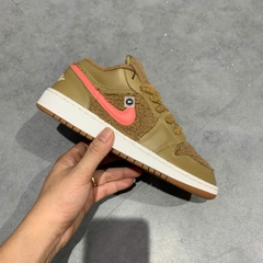 🔥 NIKE AIR JORDAN 1 LOW UTILITY “TEDDY BEAR” – SIZE 37.5 – PVN23808 – CHÍNH HÃNG