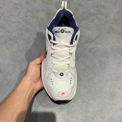 🔥 NIKE AIR MONARCH IV ‘WHITE NAVY’ – SIZE 42 – PVN24738 – CHÍNH HÃNG