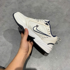 🔥 NIKE AIR MONARCH IV WHITE NAVY – SIZE 40.5 – PVN24667 – CHÍNH HÃNG