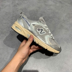 🔥 NEW BALANCE 530 “METALLIC SILVER MOONBEAM” MR530VS – SIZE 40 – PVN25016 – CHÍNH HÃNG