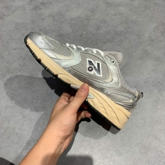 🔥 NEW BALANCE 530 “METALLIC SILVER MOONBEAM” MR530VS – SIZE 40 – PVN25016 – CHÍNH HÃNG