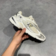 🔥 NEW BALANCE 725 “METALLIC SILVER WHITE” ML725B – SIZE 42 – PVN25007 – CHÍNH HÃNG