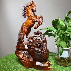 Tượng ngựa gỗ phong thủy tài lộc bằng gỗ trắc kích thước 46x24x16 cm