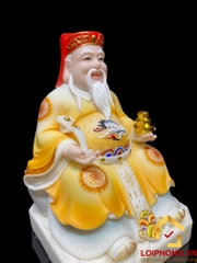 Tượng Thần Tài Thổ Địa trang phục màu đỏ vàng ngồi trên đế vuông cao từ 20 – 40 cm