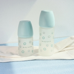 Bình sữa Thủy tinh tráng silicon Moyuum phiên bản Happy More - 150ml - Kèm núm 1