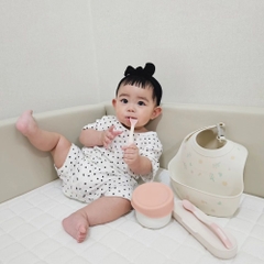 Bộ thìa ăn dặm silicon Moyuum - 2 cấp độ - 4m+ - Màu Vàng mật ong/Hồng blossom