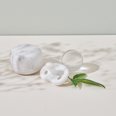 Ty ngậm 100% silicone Moyuum - 6m+ - Màu trắng