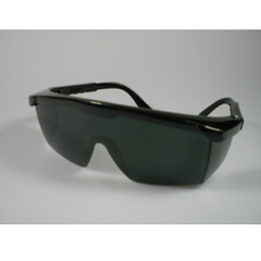 Kính quan sát tia Lazer