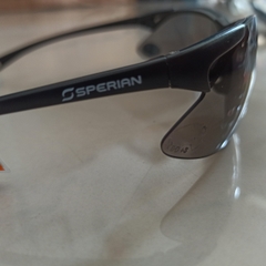 Kính chống nắng chống bụi