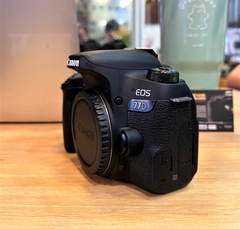 CANON 77D
